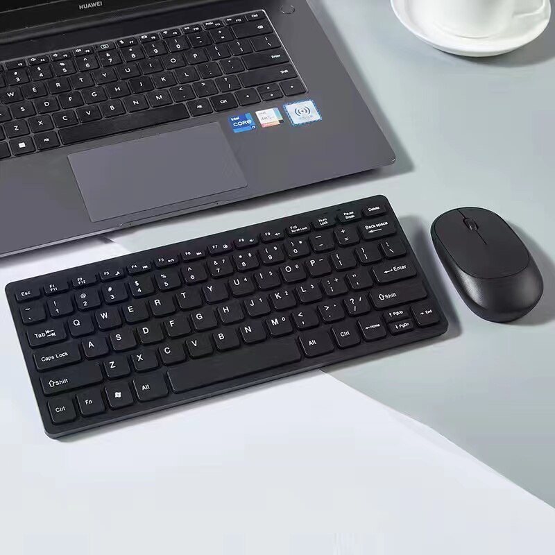 Bezprzewodowy zestaw klawiatur – Desk Setup Keyboard recenzja i cena